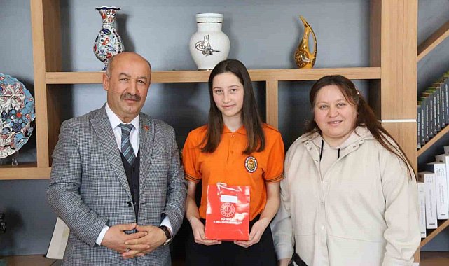 Kütahya'da "Dilimi Seviyorum Türkçe Konuşuyorum" adlı deneme yarışması
