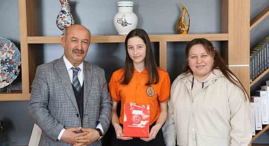 Kütahya'da "Dilimi Seviyorum Türkçe Konuşuyorum" adlı deneme yarışması