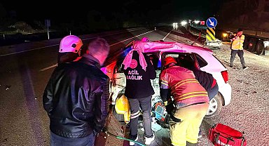 Kütahya'da tır ile otomobil çarpışması: 1 ölü, 1 yaralı