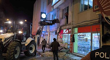 Kutlama yapılan CHP ilçe binasının balkonu çöktü: 3'ü ağır 8 yaralı