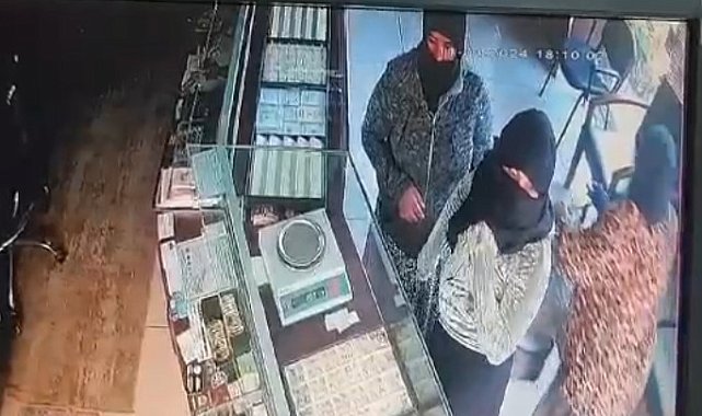 Kuyumcudaki hırsızlık anı kamerada