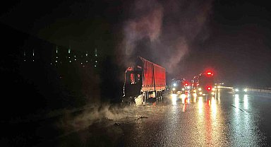 Kuzey Marmara Otoyolu'nda asit yüklü tır alev alev yandı