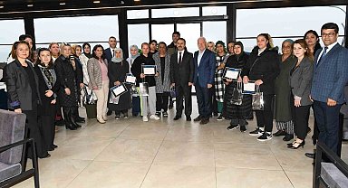 Lapseki'de Budama Eğitimini tamamlayan kadınlar sertifikalarını aldı