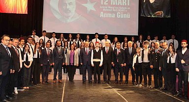 Lise öğrencilerinin 'Akif'in Dilinden' gösterisi ayakta alkışlandı