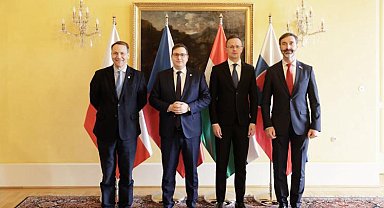 Macaristan Dışişleri Bakanı Szijjarto: "Ukrayna'ya NATO askeri gönderilmesi tehlikeli bir eylem olur"