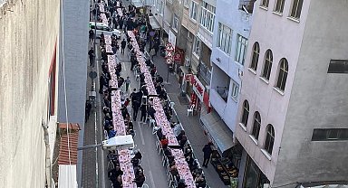 Mahalle gençleri bin kişilik iftar verdi