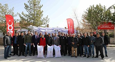 Mahmudiye çiftçisine kuraklığa dayanıklı nohut tohumluğu desteği