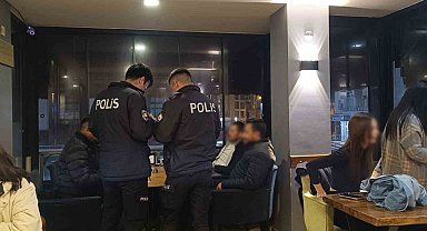 Manisa'da kumar oynanan iş yerine emniyet baskını