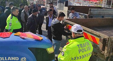Manisa'da traktörlere reflektör ve tepe lambası takıldı