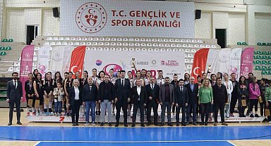 Mardian Mall'dan Voleybolun Sultanlarına destek