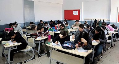 Mardin'de ortaokul ve liselere yönelik deneme sınavı gerçekleştirildi