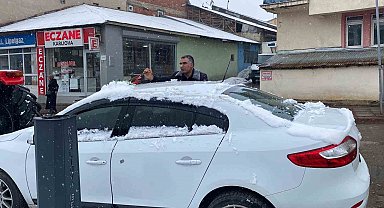 Mart yine kapıdan baktırdı: Karlıova'da kar yağdı