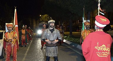 Mehteran ve bando takımları sahurda sokakları inletti
