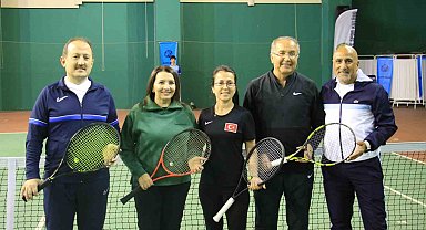 Mersin'de Dünya Kadınlar Günü çerçevesinde düzenlenen tenis turnuvası başladı