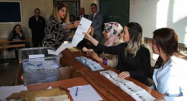 Mersin'de oy sayım işlemi devam ediyor