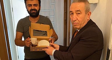 Merzifonlu muhtar adayından mahalleliye 3 bin kahve fincanı takımı