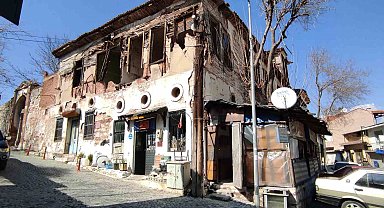 Milas Belediyesi'nin dibindeki tehlikeyi hiç bir yetkili aldırış etmiyor