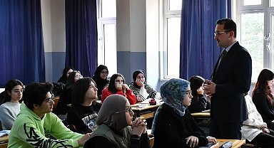 Milli Eğitim Müdürü Odabaşoğlu öğrencilerle bir araya geldi
