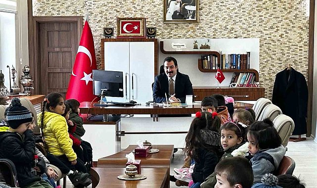 Minik öğrencilerden Kaymakam Akköz'e ziyaret