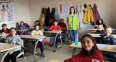 Minik öğrencilere trafik kuralları eğitimi
