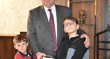 Minikler, kumbaralarını Filistin için bağışladı