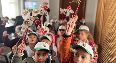 Minikler öğrencilere ağaç sevgisi