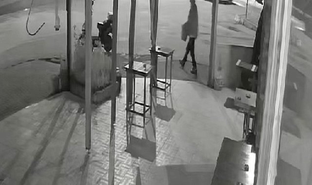 Motoruyla saksıları çaldı