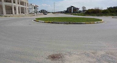 Motosiklet bordüre çarptı, yolcu 10 metre adeta havada uçtu