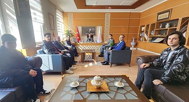 Müdür Başyiğit, klavye yarışmasında Türkiye derecesi elde eden öğrencileri kabul etti