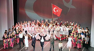 Muğla Büyükşehir'in 'Ata'yla Son Dans' gösterisine yoğun ilgi