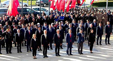 Muğla'da 18 Mart Şehitleri Anma Günü çelenk sunma töreni ile başladı