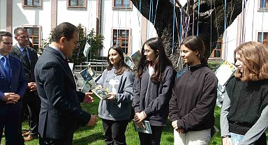 Muğla'da bu bahar ağaçlar kitap açtı