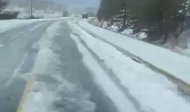 Muğla'da dolu yağışı yolları beyaza bürüdü