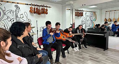 Muğla'da engeller müzikle aşılıyor