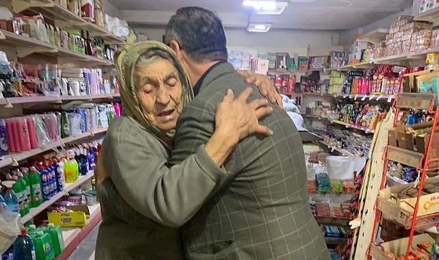 Muhtar'dan 97'lik Fadime Nine'ye Kadınlar Günü kutlaması