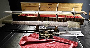 Mukaddes Emanetler'in kapıları açıldı