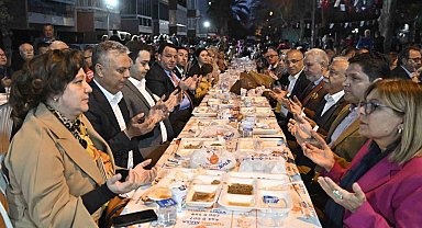 Muratpaşa'da ilk iftar yemeği Beş Şehitler Parkı'nda verildi