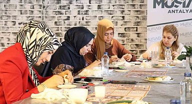 MÜSİAD Kadın Antalya Şubesi, kadınları seramik boyama sanatıyla buluşturdu