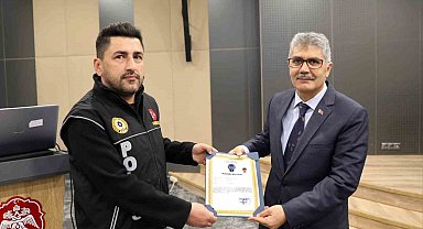 Niğde'de uyuşturucu operasyonunda yaralanan polislere başarı belgesi