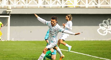 Nilüfer Altınova'ya gol yağdırdı