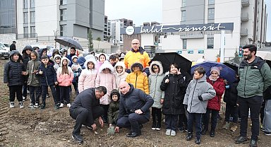 Nilüfer'de çocuklar gelecek için fidan dikti
