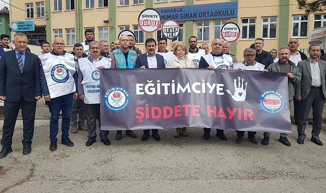 Öğrenci velisi okul basıp öğretmeni ve bir öğrenciyi darp etti