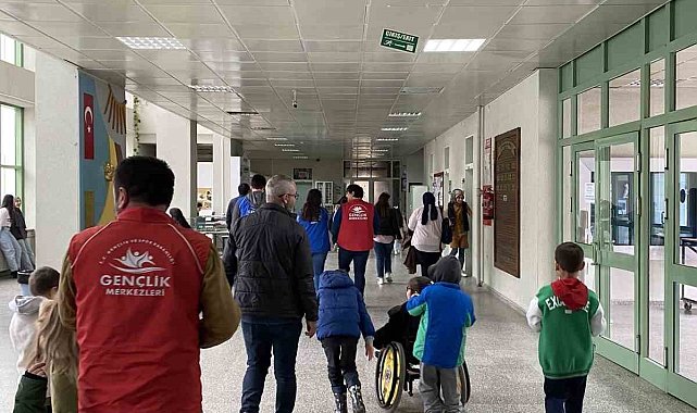Öğrenciler hayvan müzesini inceledi