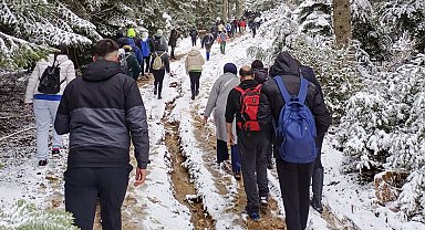 Öğrenciler, yaylaları kar yürüyüşü ile keşfetti