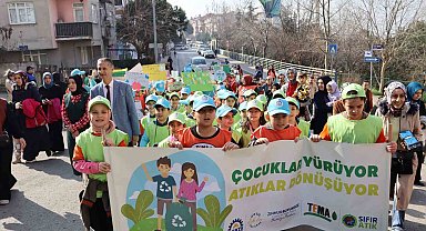 Öğrencilerden sıfır atık yürüyüşü