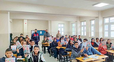 Öğrencilere güvenli internet kullanımı anlatıldı