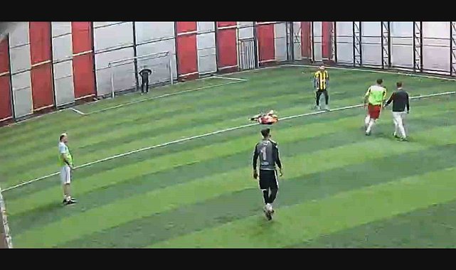 Ölüm halı sahada yakaladı, o anlar kameralar tarafından kaydedildi