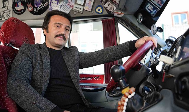 Orhan Gencebay'a benzeyen Müslüm'den yolcularına nostaljik yolculuk