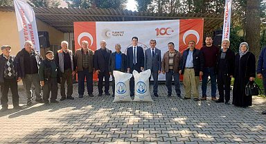 Orhaneli'de çiftçilere yağlık aspir tohumu dağıtıldı