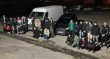 Ormanlık alanda 29 kaçak göçmen ve 2 organizatör yakalandı